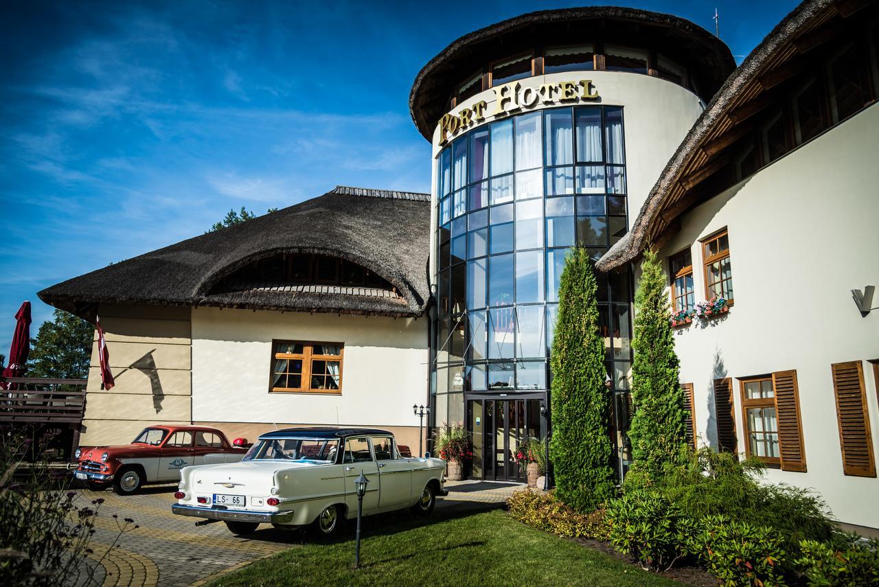 Port Hotel Ādaži エクステリア 写真