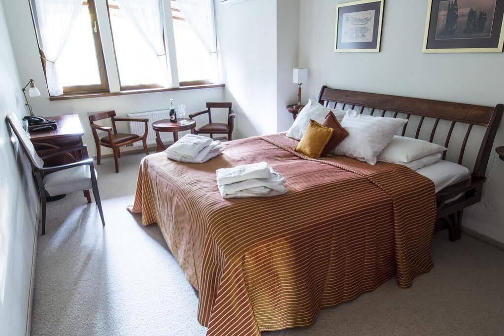 Port Hotel Ādaži エクステリア 写真